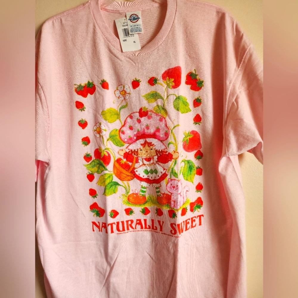 Women's Valentines Day Strawberry Shortcake Pink Tshirt Size Extra Large - Picture 2 of 5
